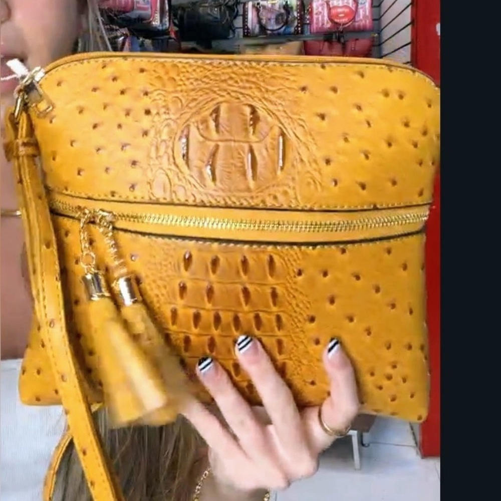 Small crossbody pocketbook